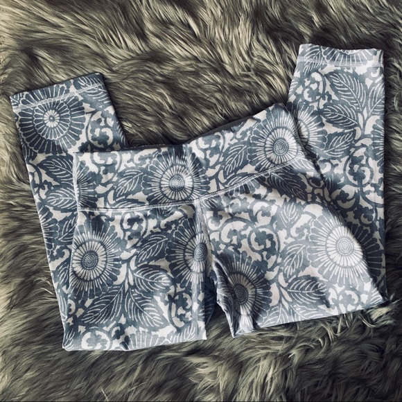lululemon athletica Pants - Lululemon | Beachy Floral Crops